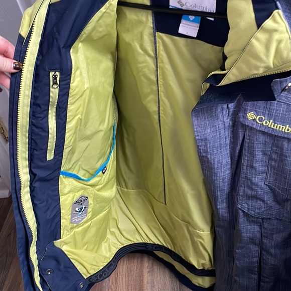 Columbia winter coat - Picture 3 of 9